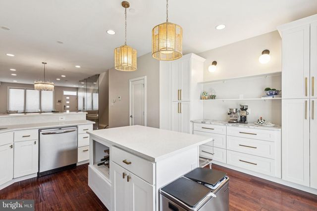 922 N MARSHALL ST, Philadelphia, PA 19123