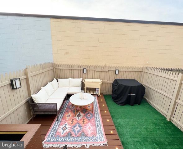 922 N MARSHALL ST, Philadelphia, PA 19123