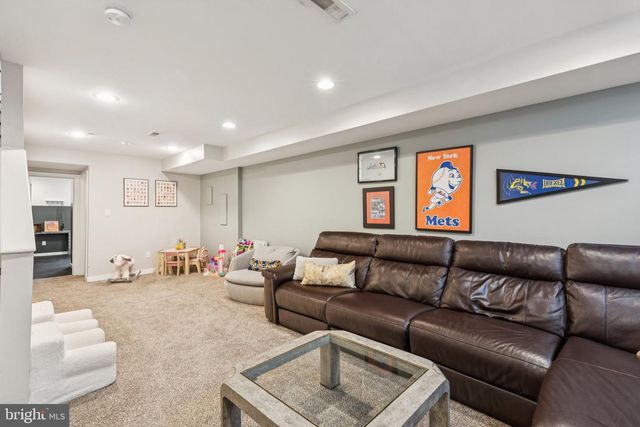 922 N MARSHALL ST, Philadelphia, PA 19123