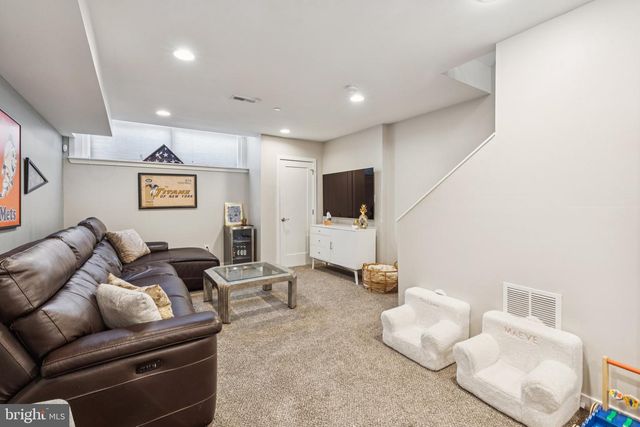 922 N MARSHALL ST, Philadelphia, PA 19123