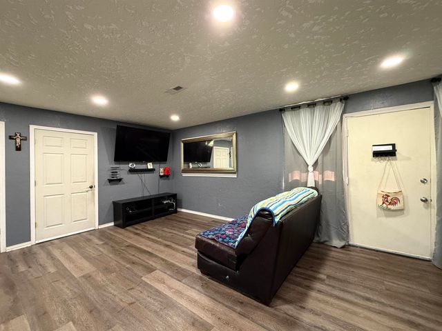 806 E Houston Street, Marshall, TX 75670