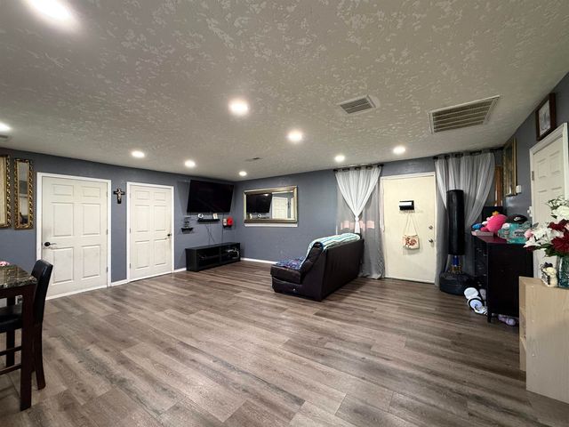 806 E Houston Street, Marshall, TX 75670