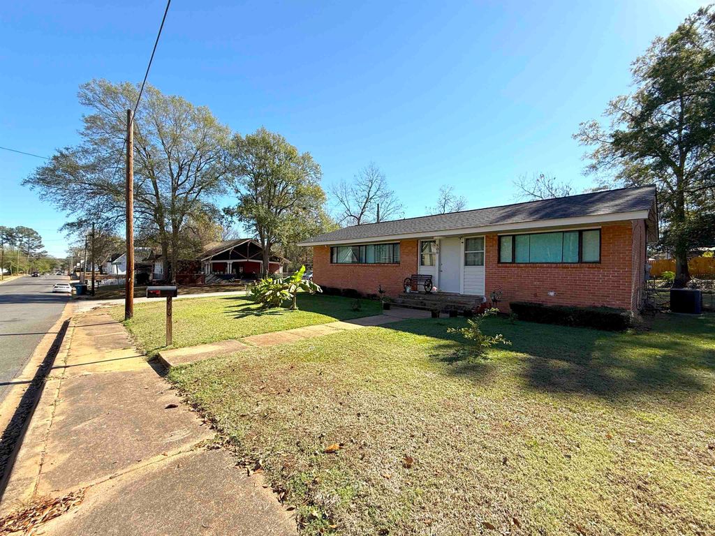 806 E Houston Street, Marshall, TX 75670