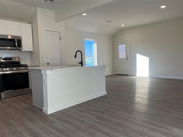 2061 Brush Creek Way, Newcastle, OK 73065