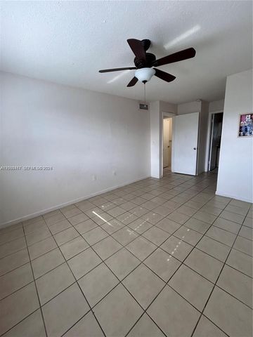 15630 SW 80th St I-305, Miami, FL 33193
