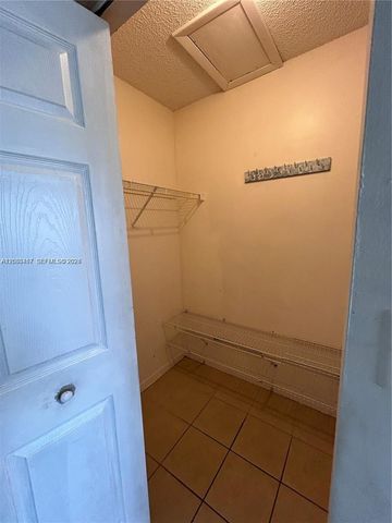 15630 SW 80th St I-305, Miami, FL 33193