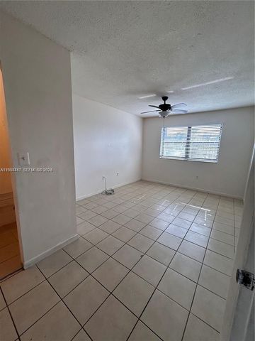 15630 SW 80th St I-305, Miami, FL 33193