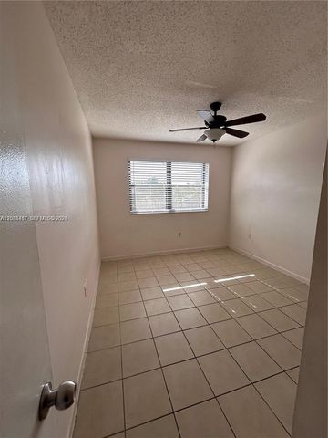 15630 SW 80th St I-305, Miami, FL 33193