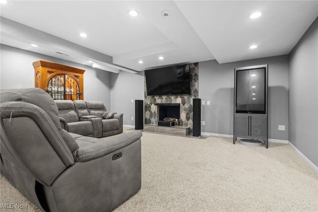 8510 Deacon Avenue NW, North Canton, OH 44720