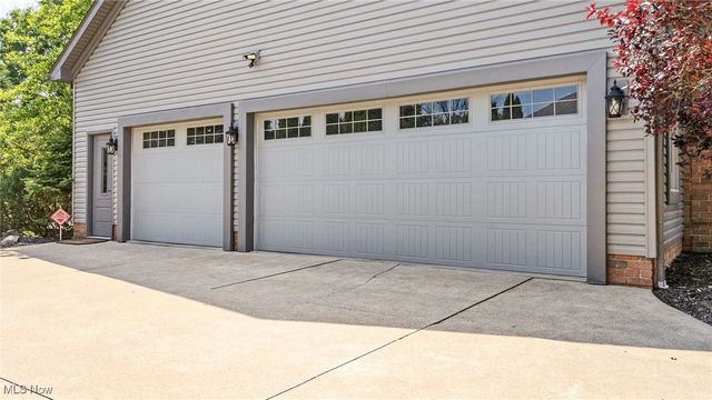 8510 Deacon Avenue NW, North Canton, OH 44720