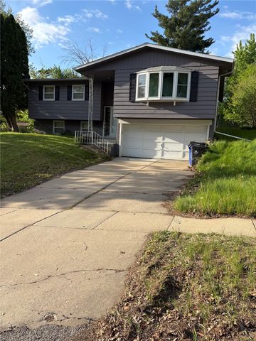 2029 Birchwood Drive NE, Cedar Rapids, IA 52402