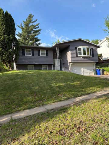 2029 Birchwood Drive NE, Cedar Rapids, IA 52402