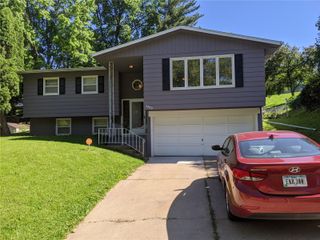 2029 Birchwood Drive NE, Cedar Rapids, IA 52402