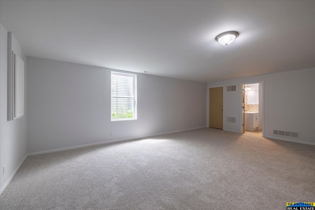18923 Howe Street, Omaha, NE 68130