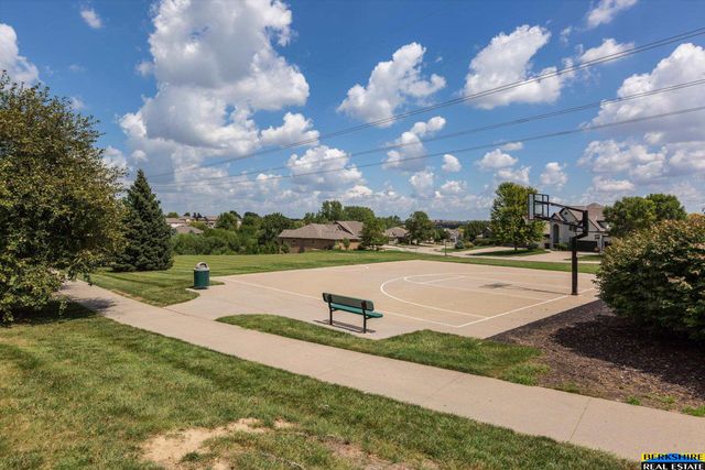 18923 Howe Street, Omaha, NE 68130