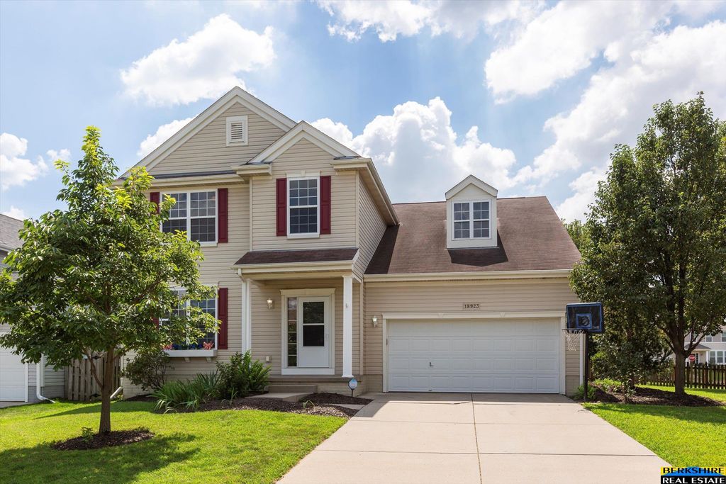 18923 Howe Street, Omaha, NE 68130