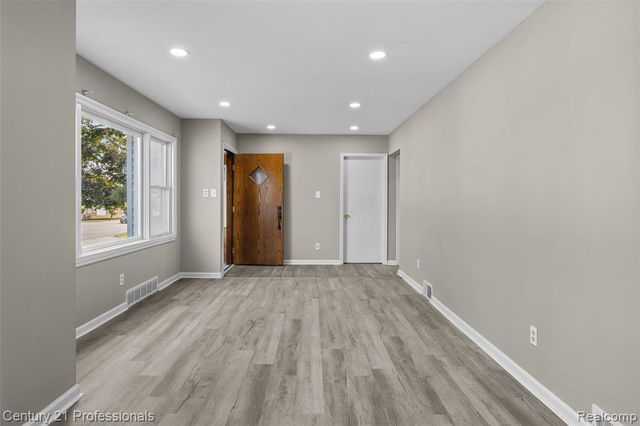 3621 Livernois Road, Troy, MI 48083