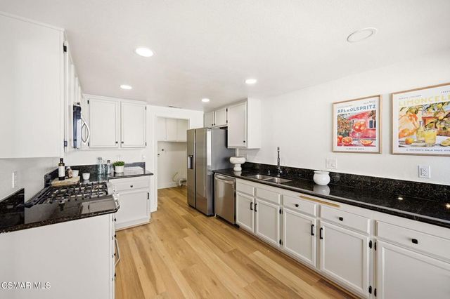 974 Quarterhorse Lane, Oak Park, CA 91377