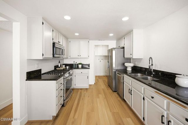974 Quarterhorse Lane, Oak Park, CA 91377