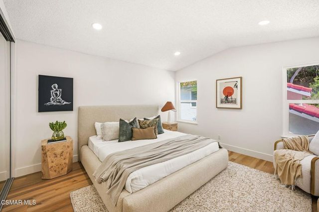 974 Quarterhorse Lane, Oak Park, CA 91377