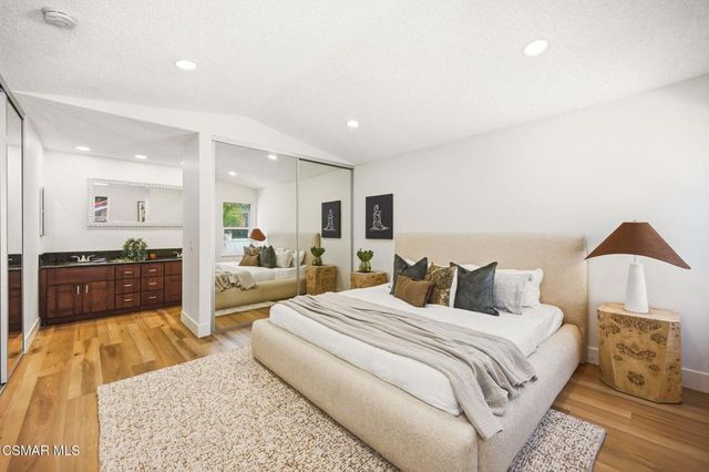 974 Quarterhorse Lane, Oak Park, CA 91377