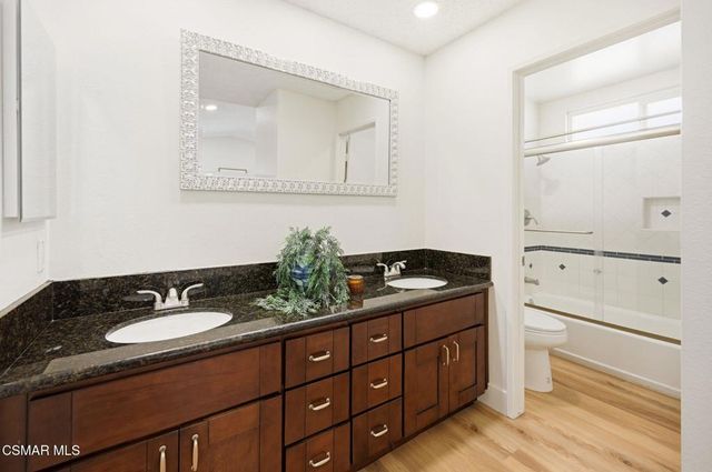 974 Quarterhorse Lane, Oak Park, CA 91377