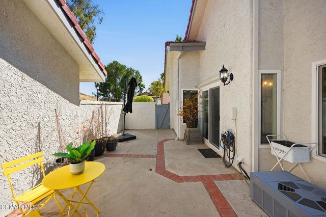 974 Quarterhorse Lane, Oak Park, CA 91377