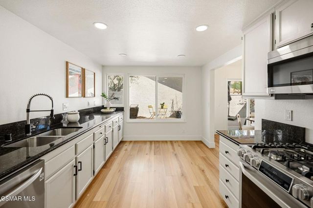 974 Quarterhorse Lane, Oak Park, CA 91377