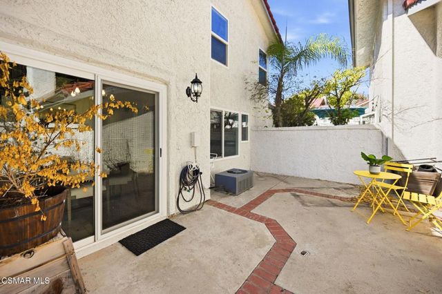 974 Quarterhorse Lane, Oak Park, CA 91377