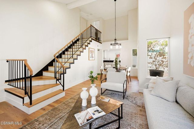 974 Quarterhorse Lane, Oak Park, CA 91377