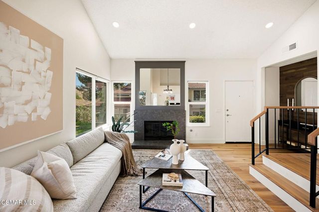 974 Quarterhorse Lane, Oak Park, CA 91377