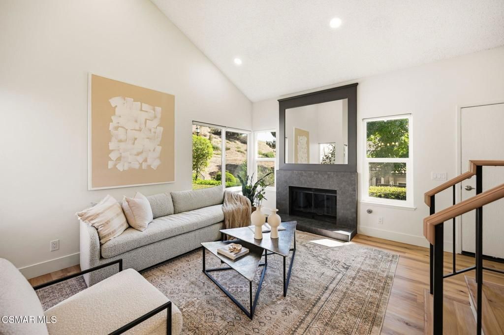 974 Quarterhorse Lane, Oak Park, CA 91377