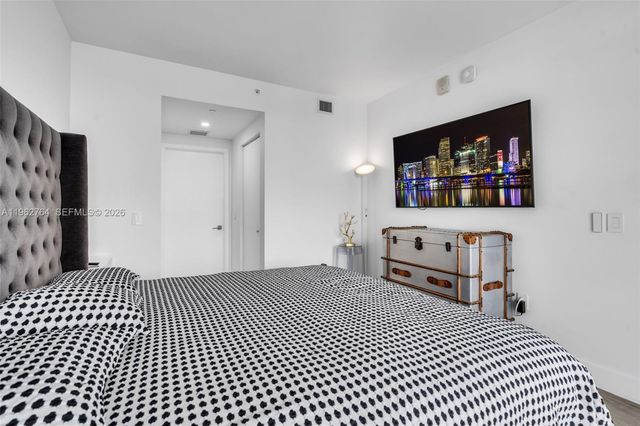 121 NE 34th St 3003, Miami, FL 33137