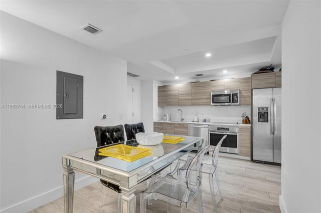 121 NE 34th St 3003, Miami, FL 33137