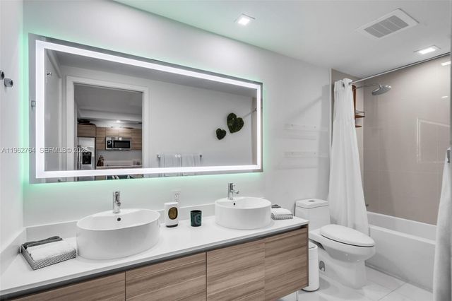 121 NE 34th St 3003, Miami, FL 33137