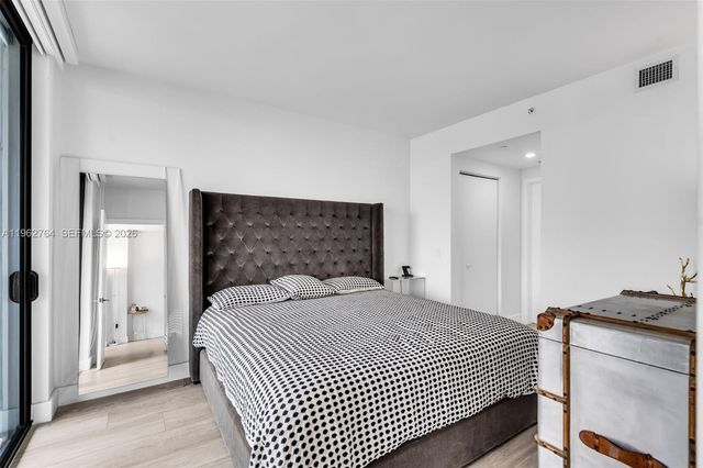 121 NE 34th St 3003, Miami, FL 33137