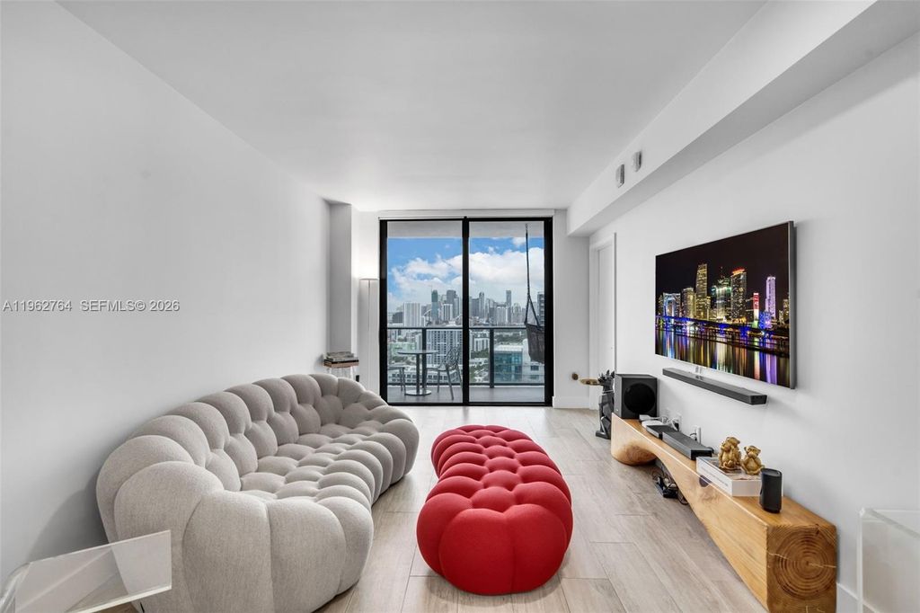 121 NE 34th St 3003, Miami, FL 33137