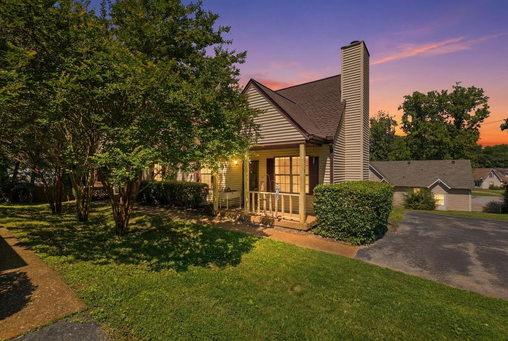 3201 E Lake Dr, Nashville, TN 37214