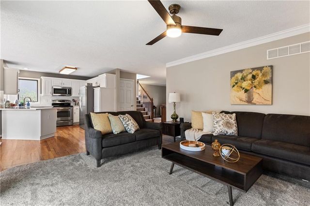 12285 S Mullen Road, Olathe, KS 66062