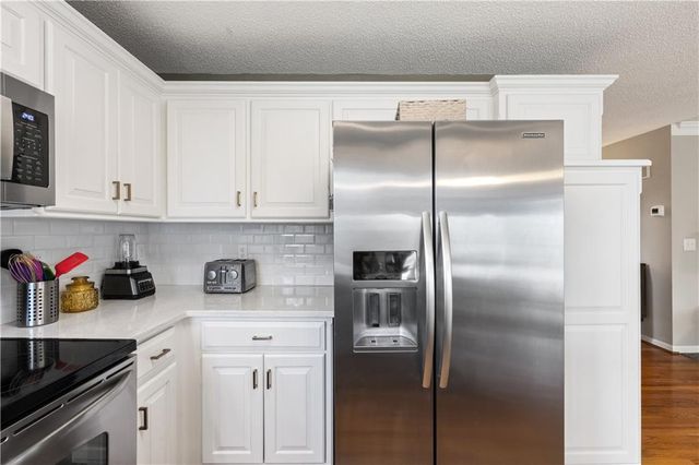 12285 S Mullen Road, Olathe, KS 66062