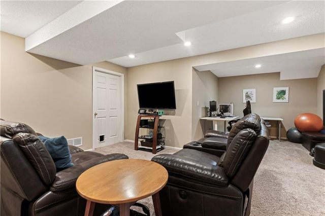 12285 S Mullen Road, Olathe, KS 66062