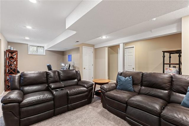 12285 S Mullen Road, Olathe, KS 66062