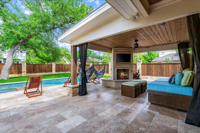 2210 Meadowbrook DR, Austin, TX 78703
