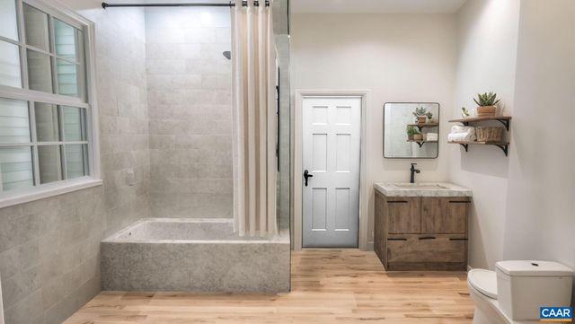 2 Coquina Dr, Barboursville, VA 22923