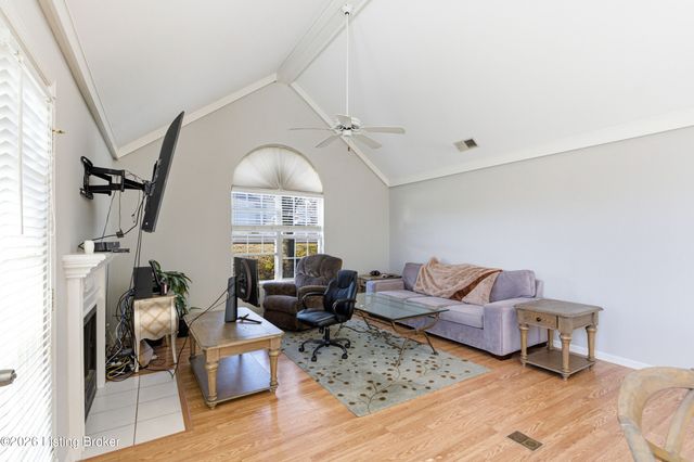 10201 Shoal Creek Ct, Louisville, KY 40291