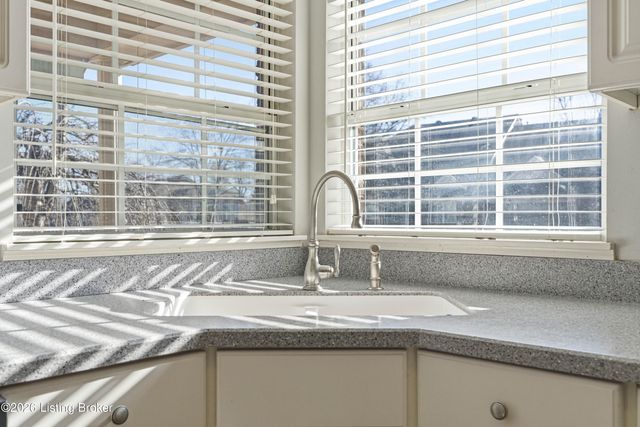 10201 Shoal Creek Ct, Louisville, KY 40291