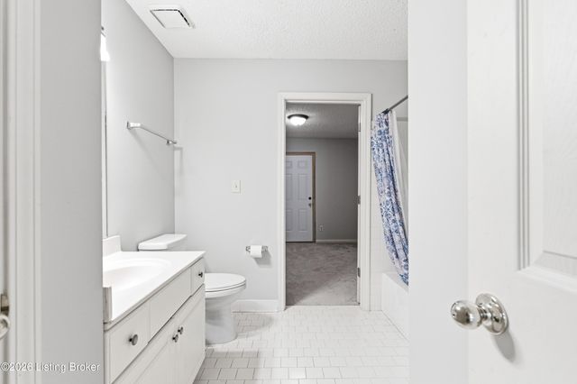 10201 Shoal Creek Ct, Louisville, KY 40291