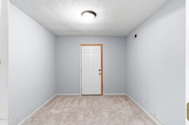 10201 Shoal Creek Ct, Louisville, KY 40291