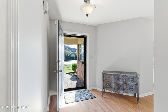 10201 Shoal Creek Ct, Louisville, KY 40291