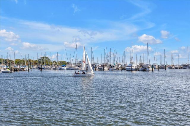 224 6TH AVENUE N 7, St Petersburg, FL 33701